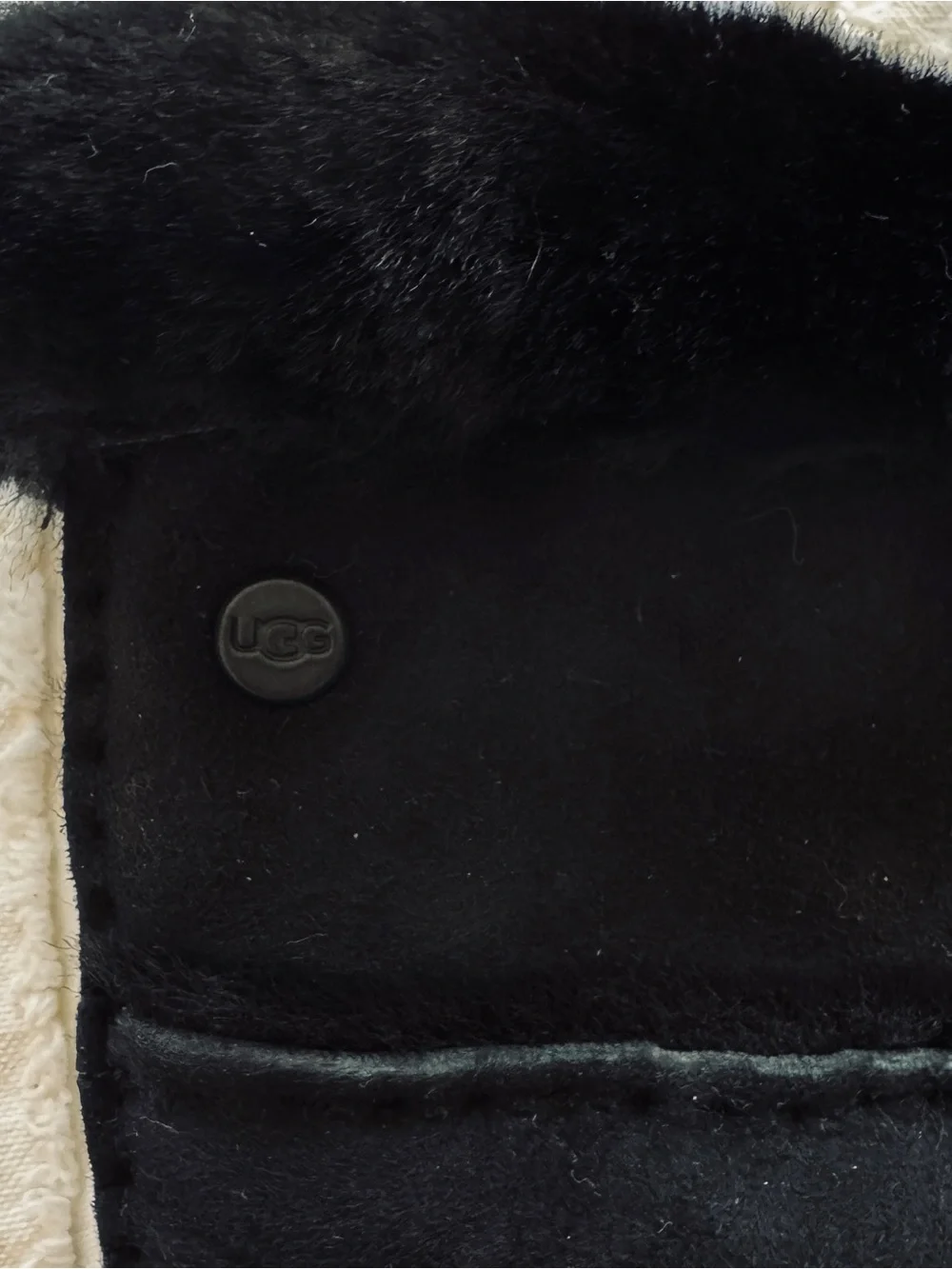 NWT Ugg Womens Seamed Sheepskin Suede Gloves Handsewn, Touchscreen, Black, Small